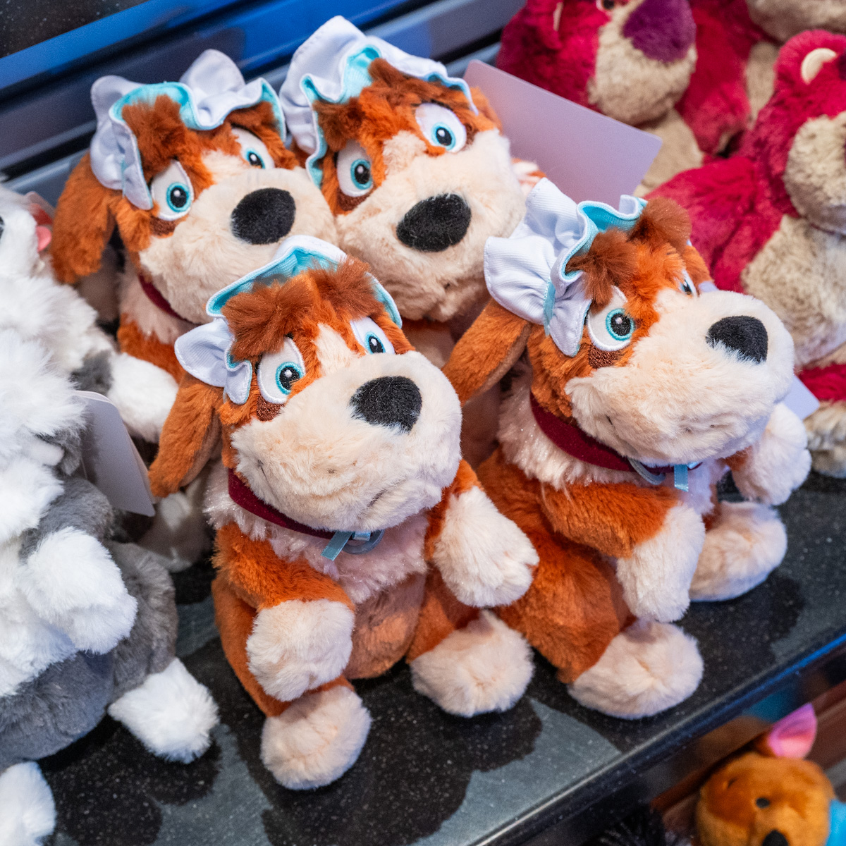 お座り姿のナナ！東京ディズニーランド『ピーター・パン』フラッフィー