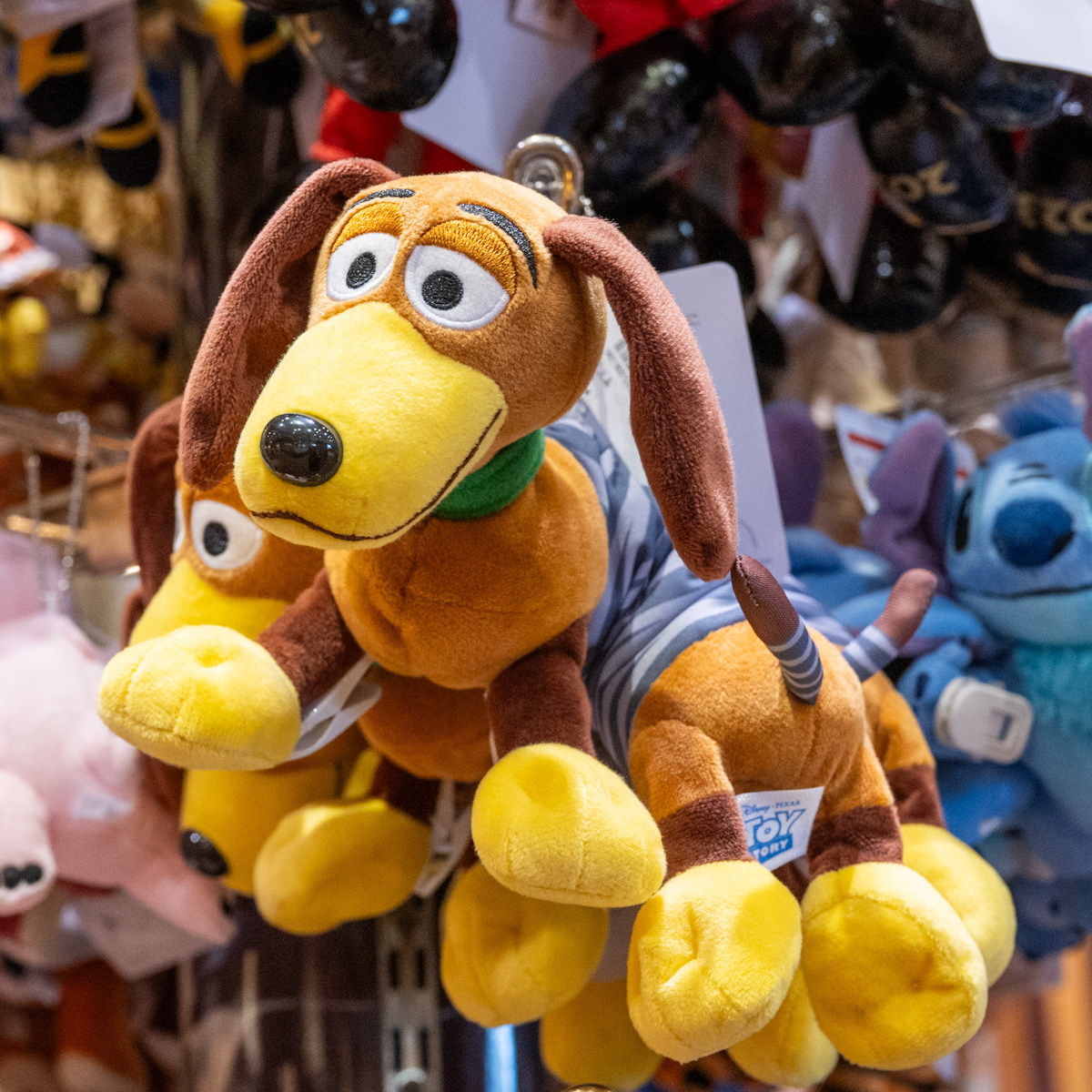 スリンキー・ドッグ！東京ディズニーランド『トイ・ストーリー』肩のせ