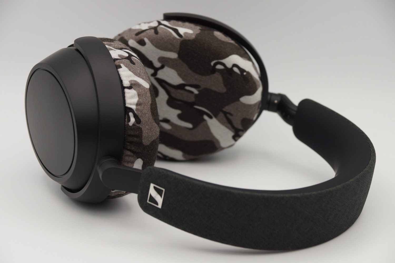 SENNHEISER MOMENTUM 4 Wirelessのイヤーパッドを修理する場合