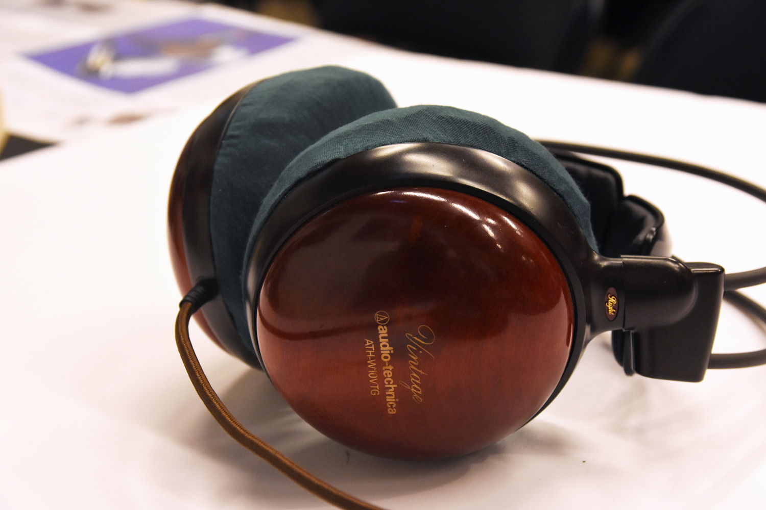 audio-technica ATH-W10VTGのイヤーパッドを修理する場合
