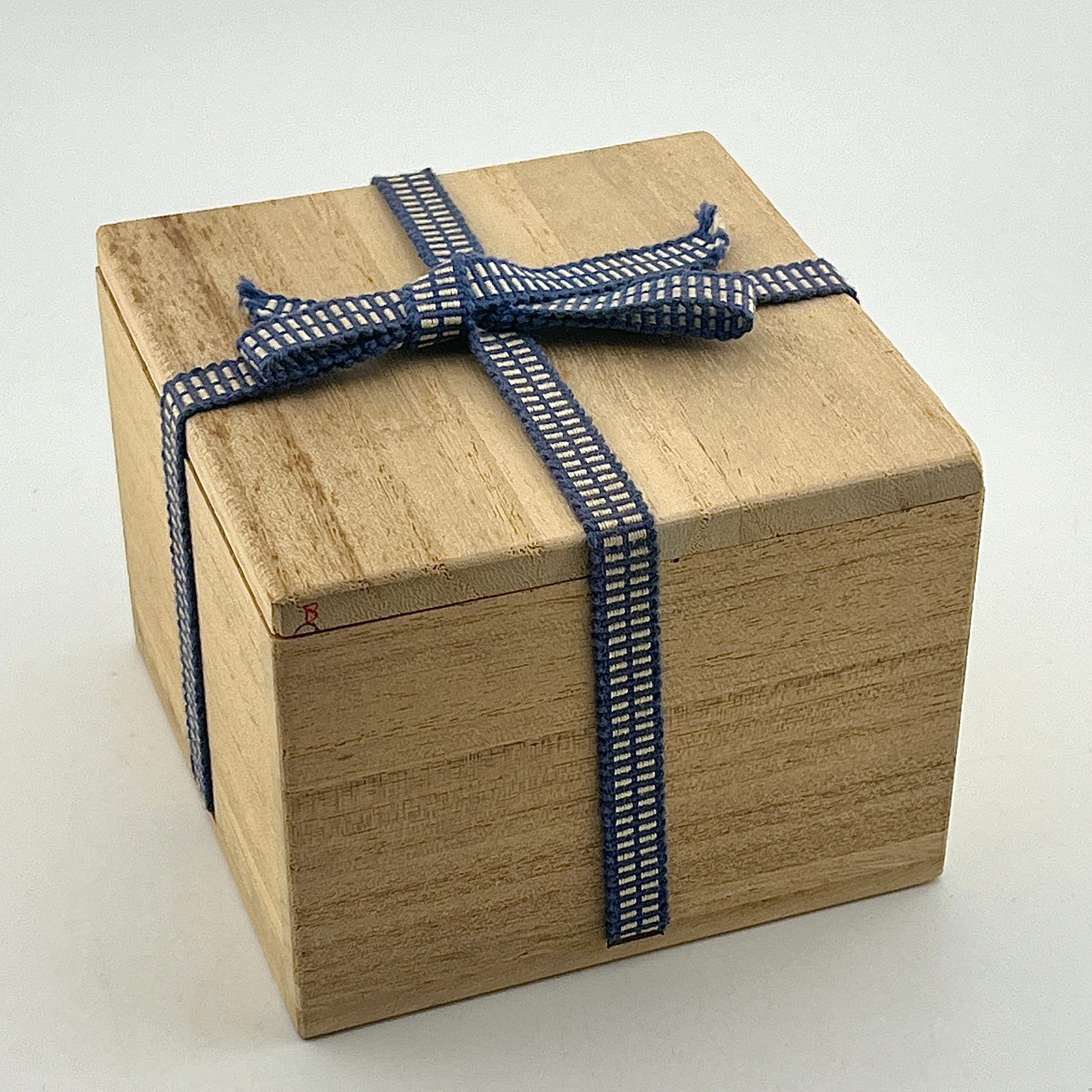 壺屋焼 人間国宝 金城次郎作 魚文水滴 – 生活民芸 なかむた