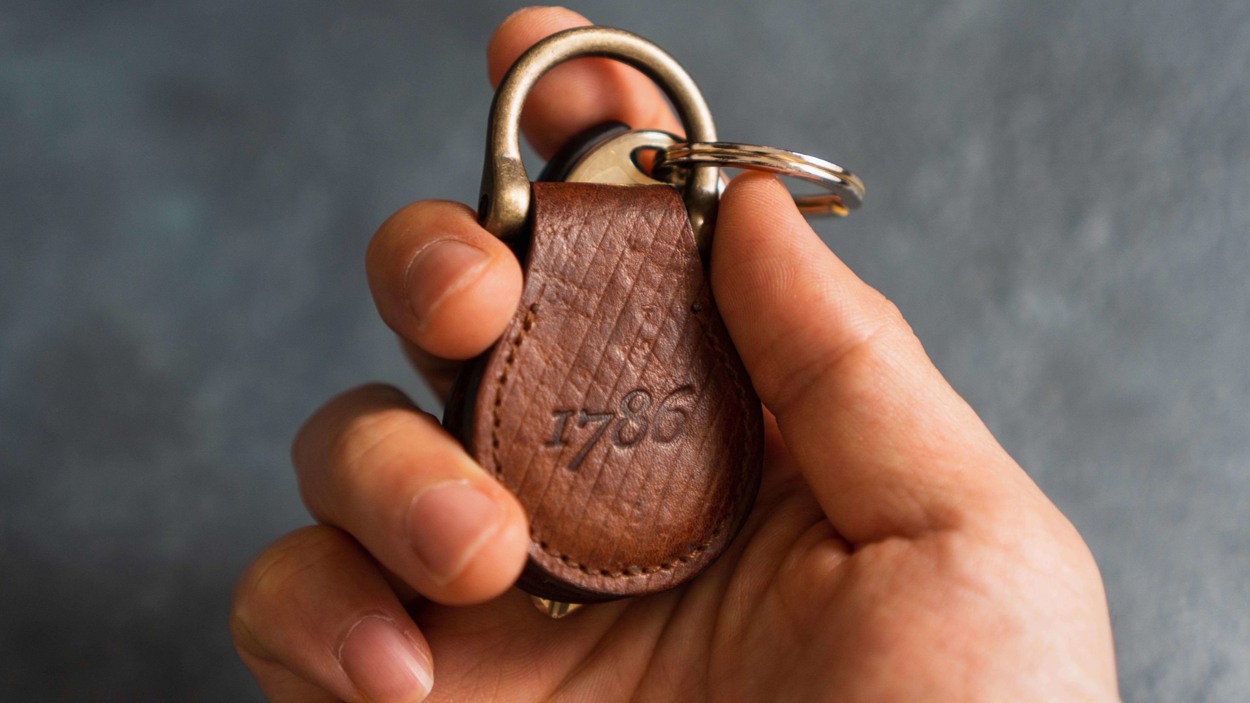 偏愛アイテムを語るvol.6「ロシアンカーフキーリング」 | MINIMALOG