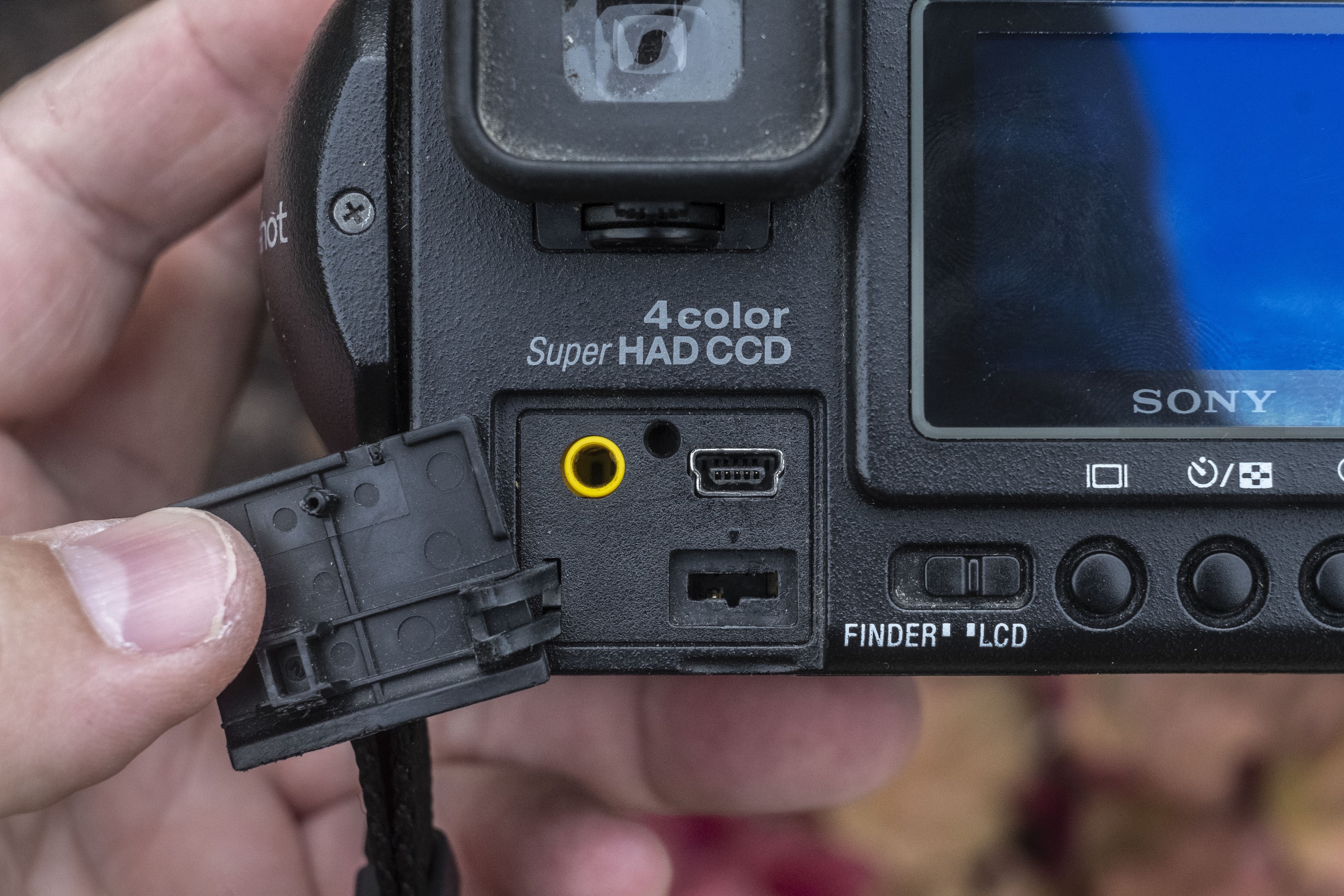 Sony CyberShot DSC-F828 (2003) – mike eckman dot com