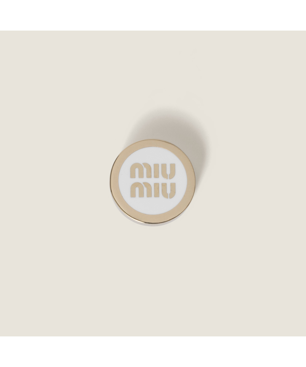 MIU MIU/ミュウミュウ通販 | エナメルメタル ロゴ ブローチ【送料無料