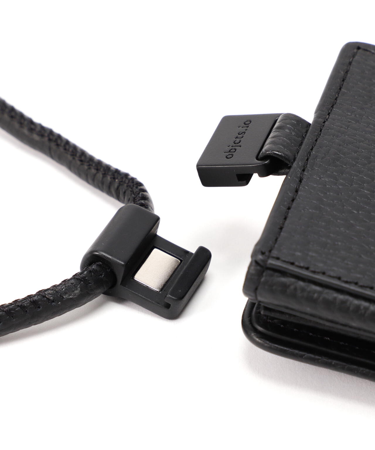 objcts.io/オブジェクツアイオー/デタッチャブルストラップ付レザー