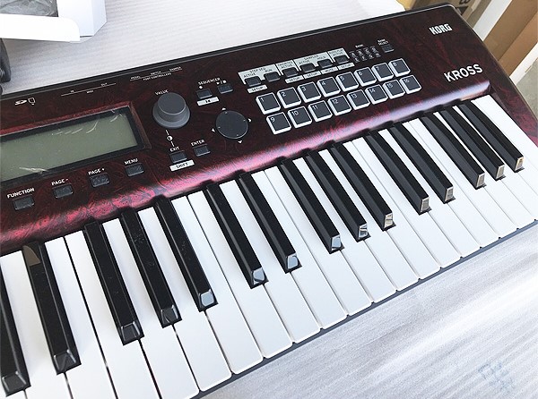 限定1台】人気シンセKROSS2の限定カラーレッド・マーブルお値打ち
