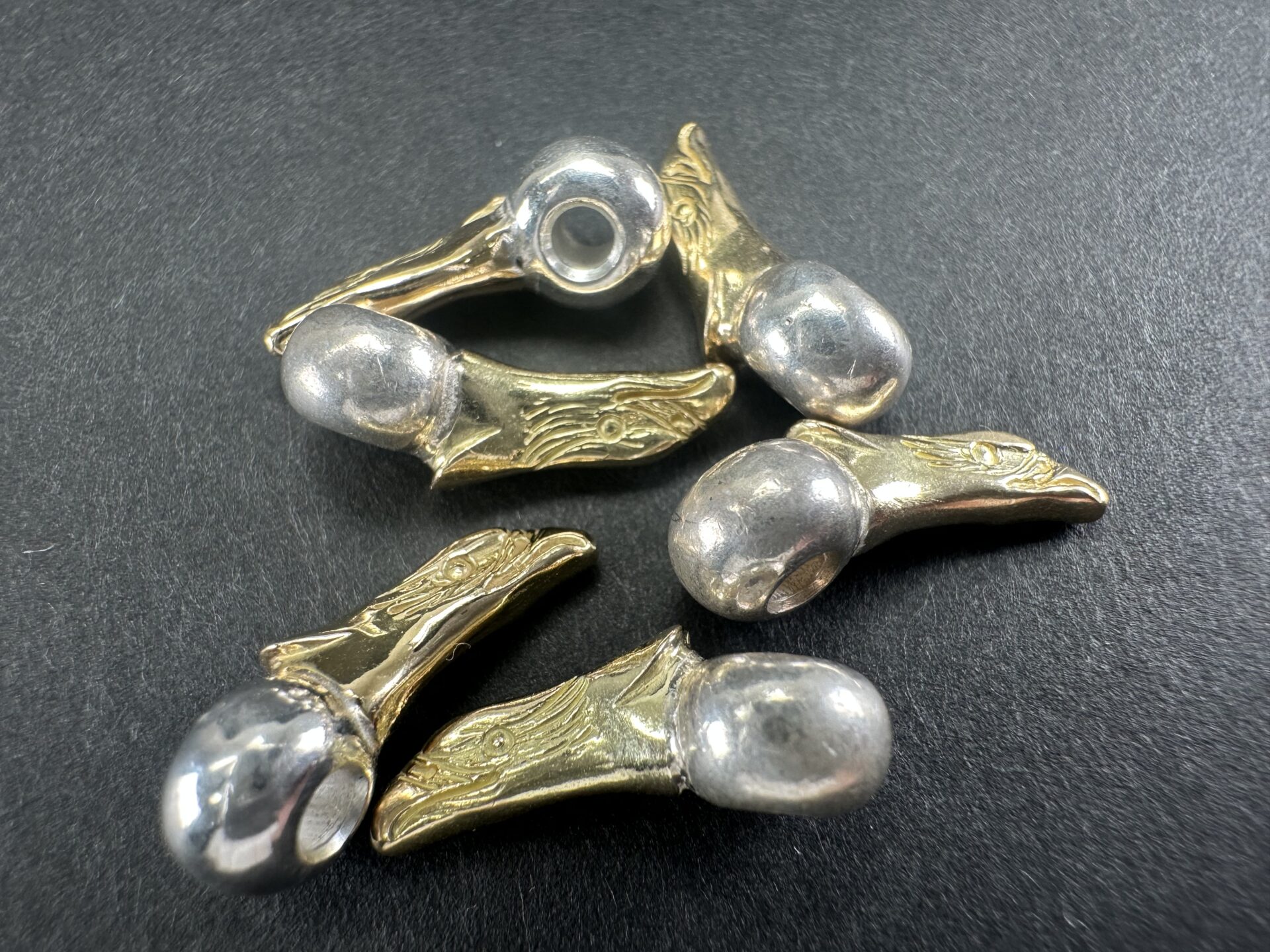 イーグルヘッドビーズ ※1個の価格になります。 ビーズ - MONTE-CARLO