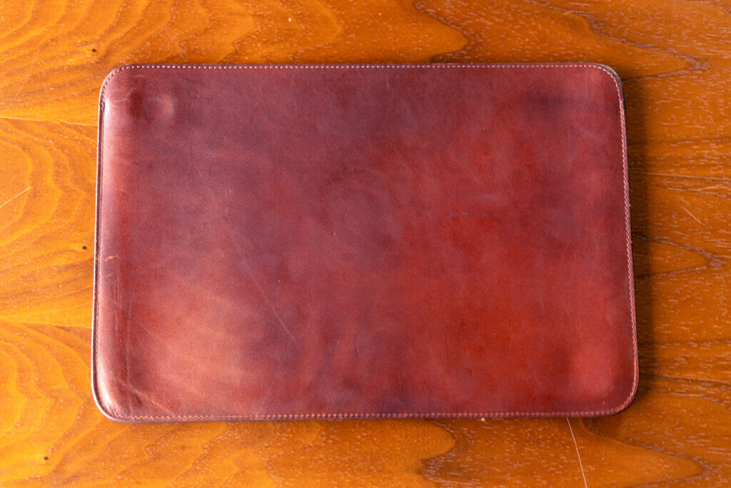 MacBook用の革製ケース、drip「Leather MacBook Case」 | signature