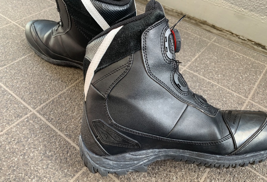 クシタニ アドーネシューズ｜BOAシステムと完全防水で大人気の