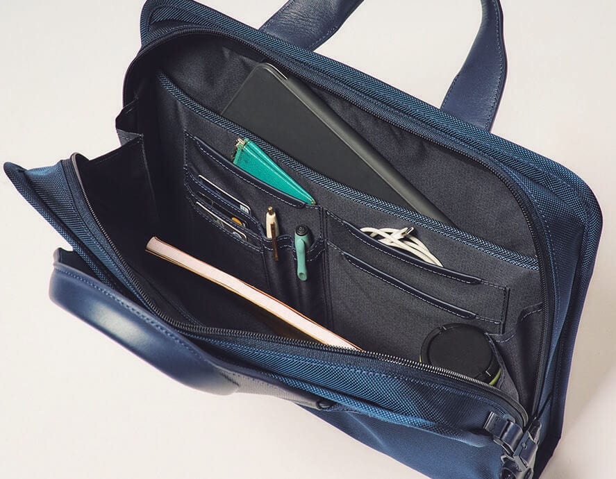 完成度の高さに驚愕」スリムでスタイリッシュな傑作ビジネスバッグ