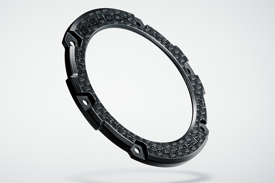 カーボンベゼルとブルーケースのコントラストが美しいG-STEEL最新作