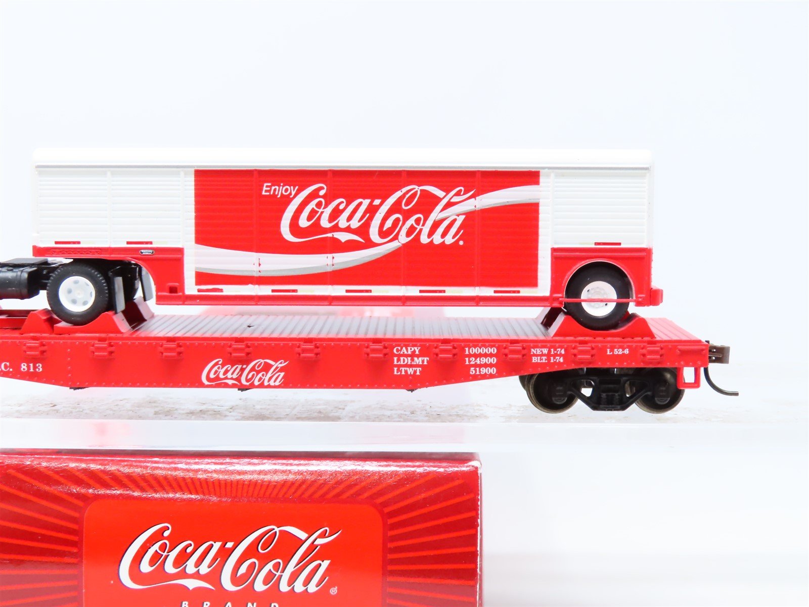 HO Scale Athearn #8281 CCCC Coca-Cola 50' Flat Car w/ Beverage
