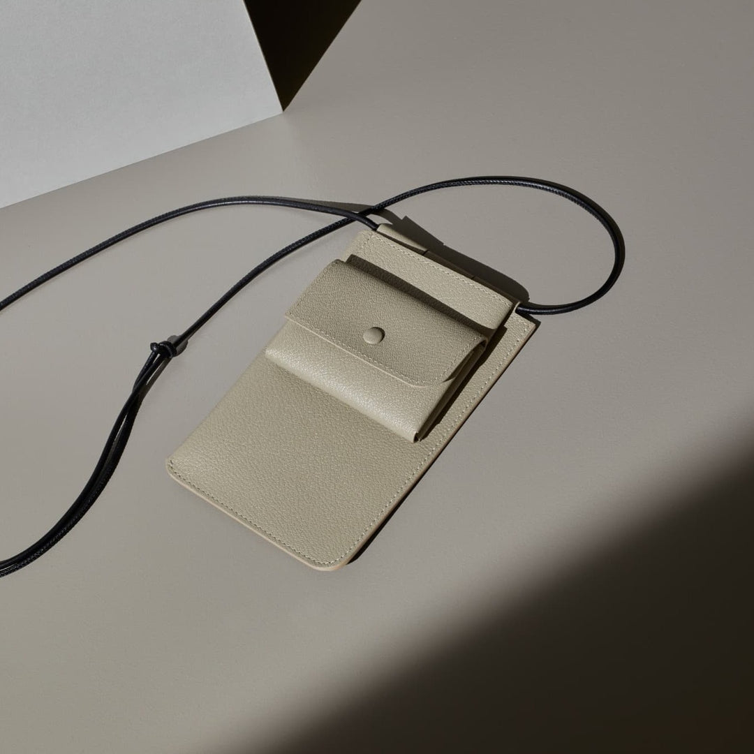 Phone Shoulder Wallet - Beige – MOLINI（モリニ）オフィシャル