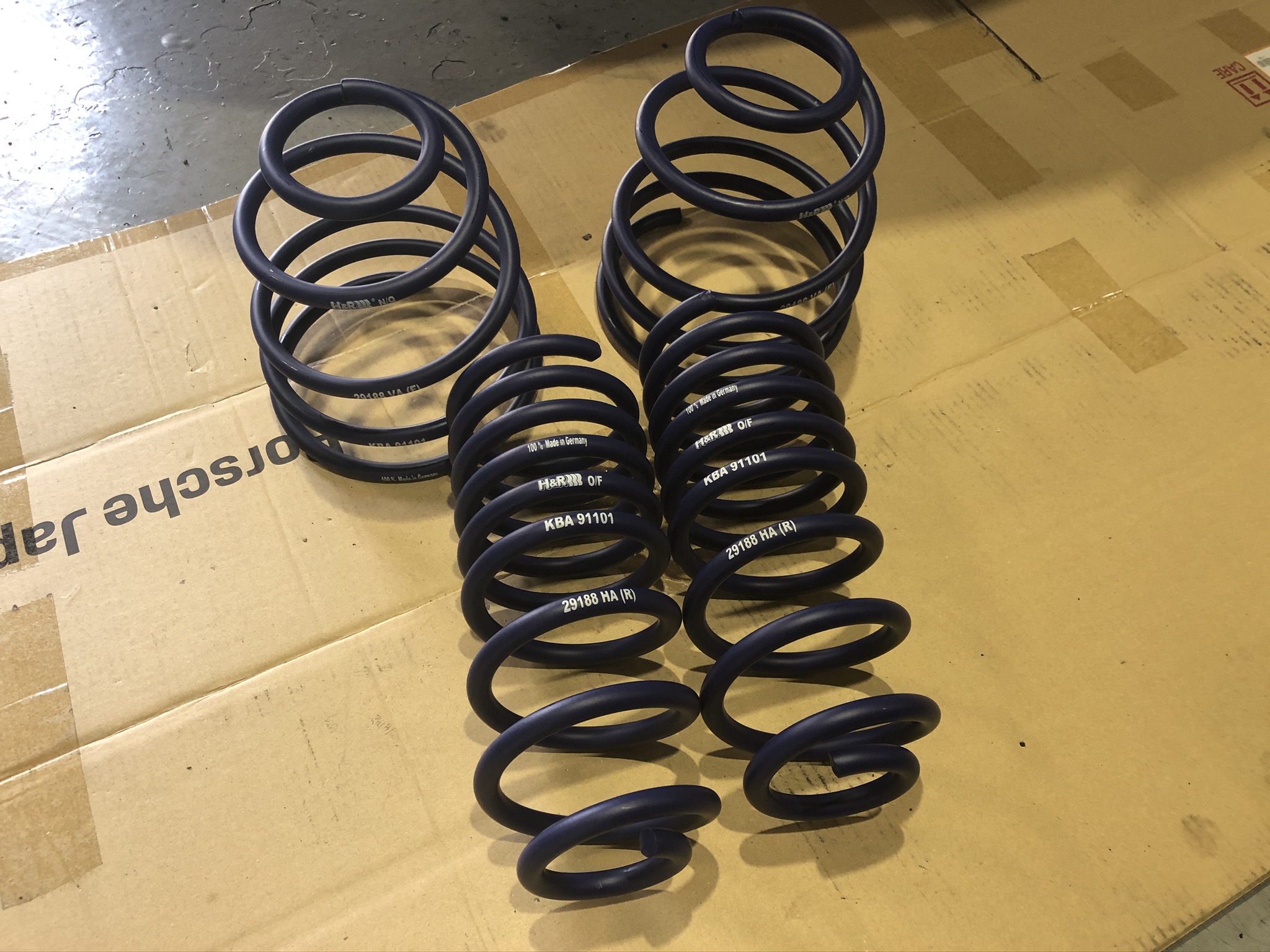 ポルシェ 997カレラ H&Rスポーツスプリング取付け – Morethan