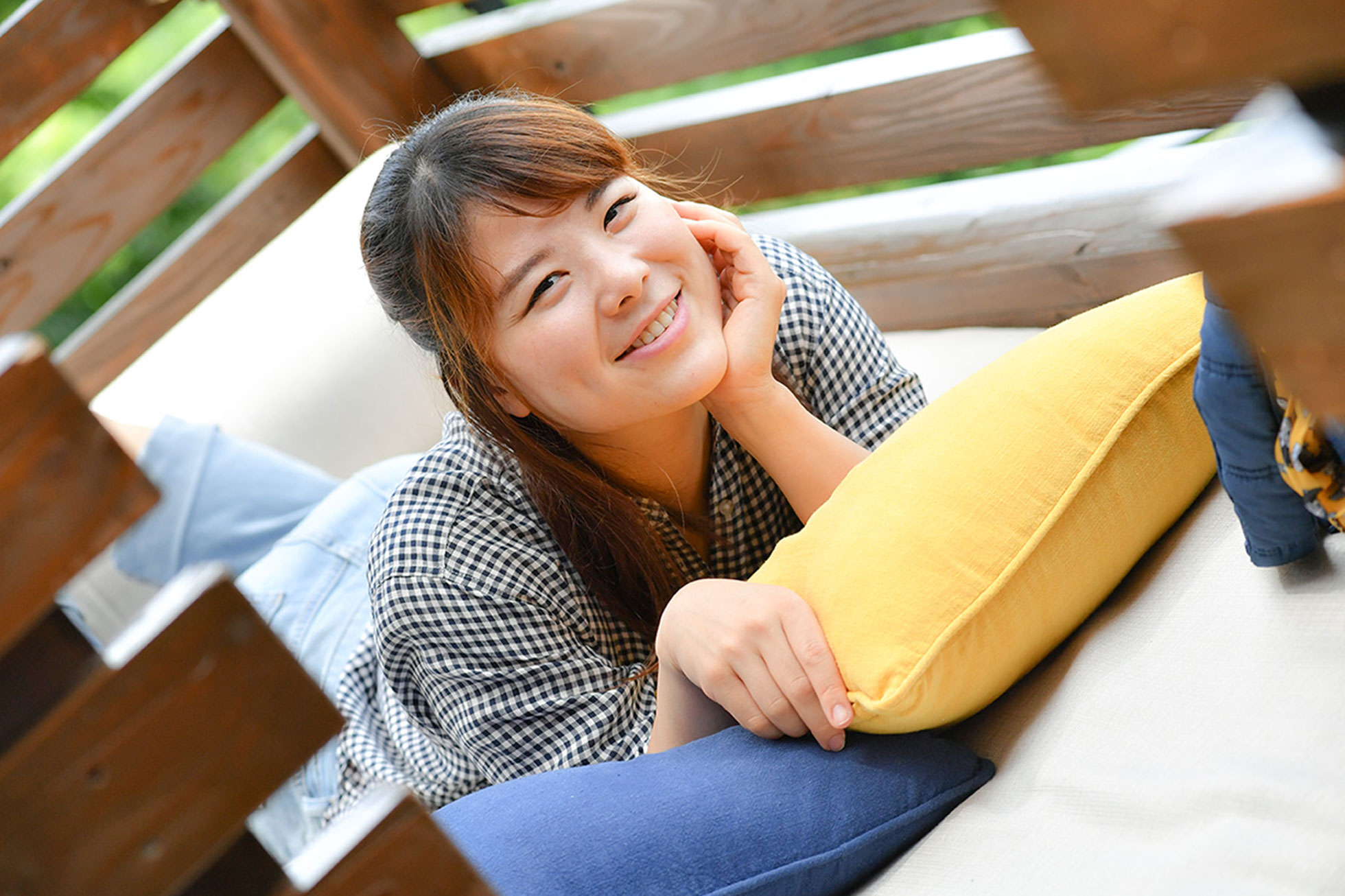 小林優香の激レアなアイドルポーズショット!?サイン入りグッズ