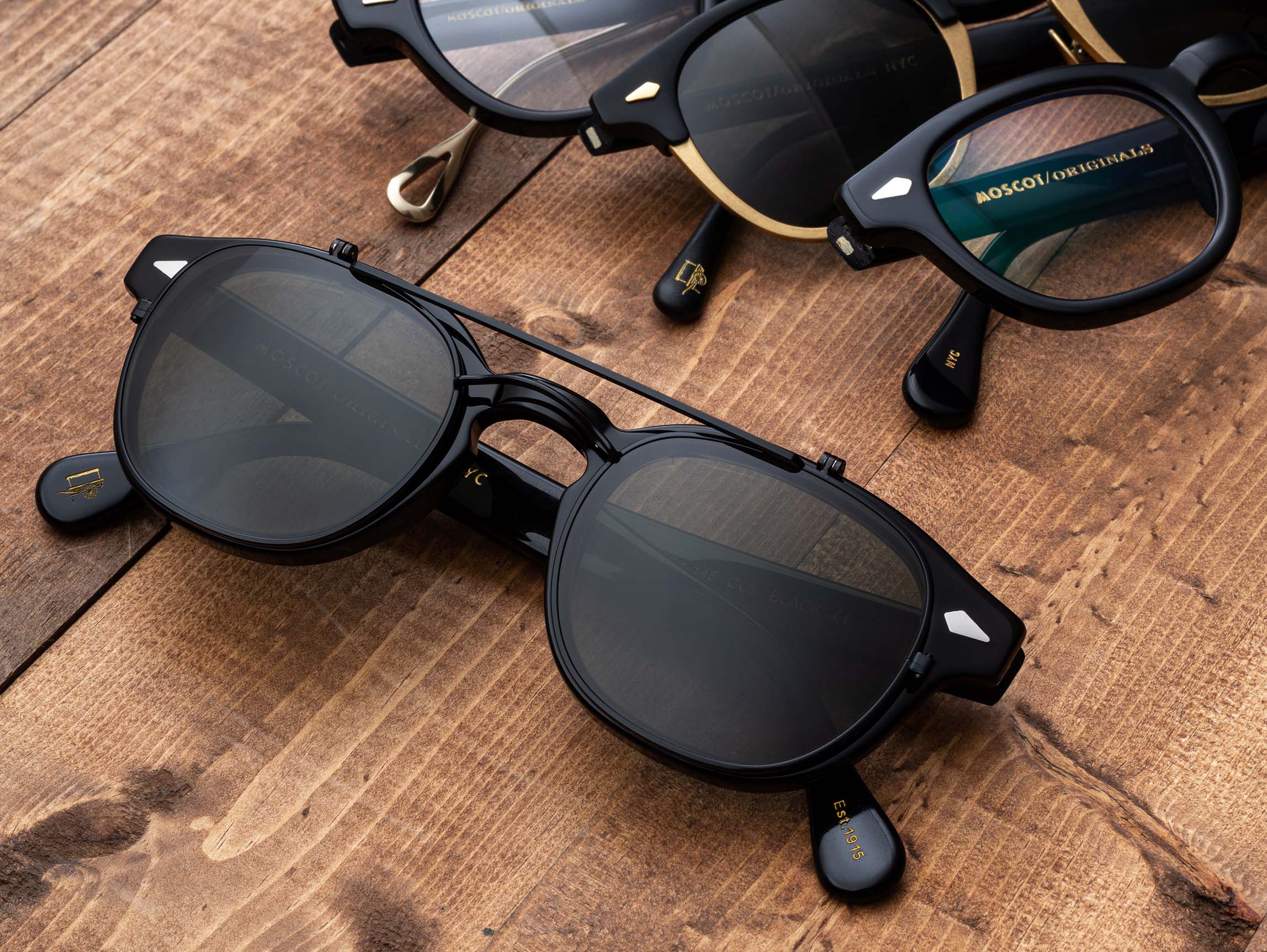 cliptosh-model-pos-3.jpg?v=