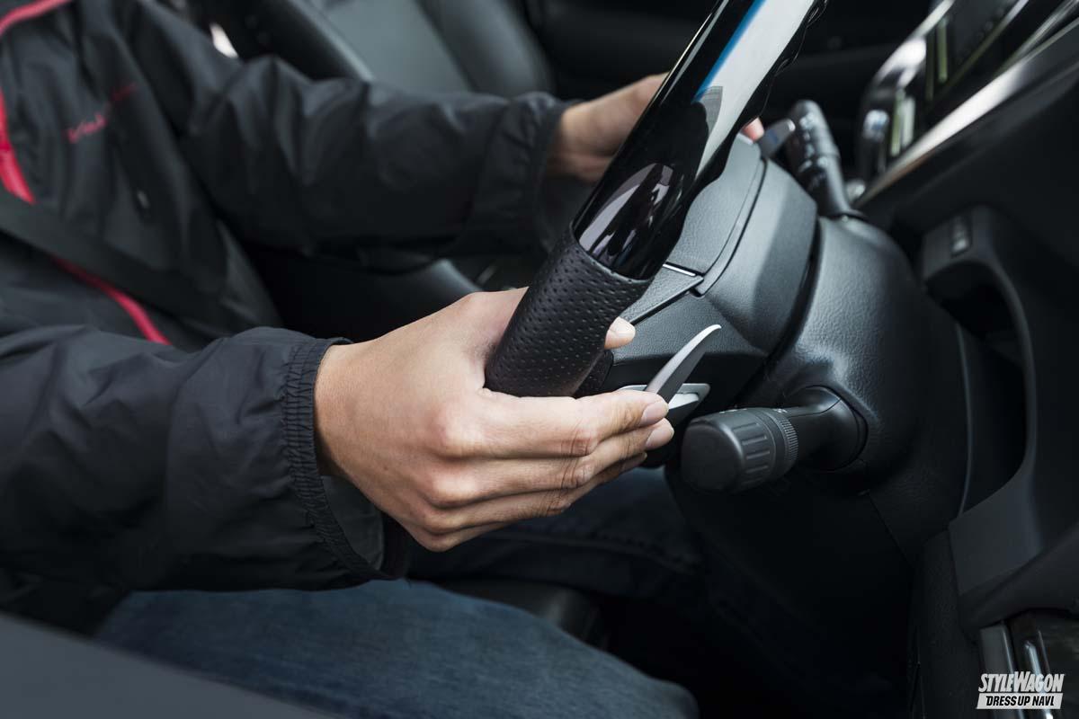 30系トヨタ・アルファード・ヴェルファイア】純正ステアリングだけど