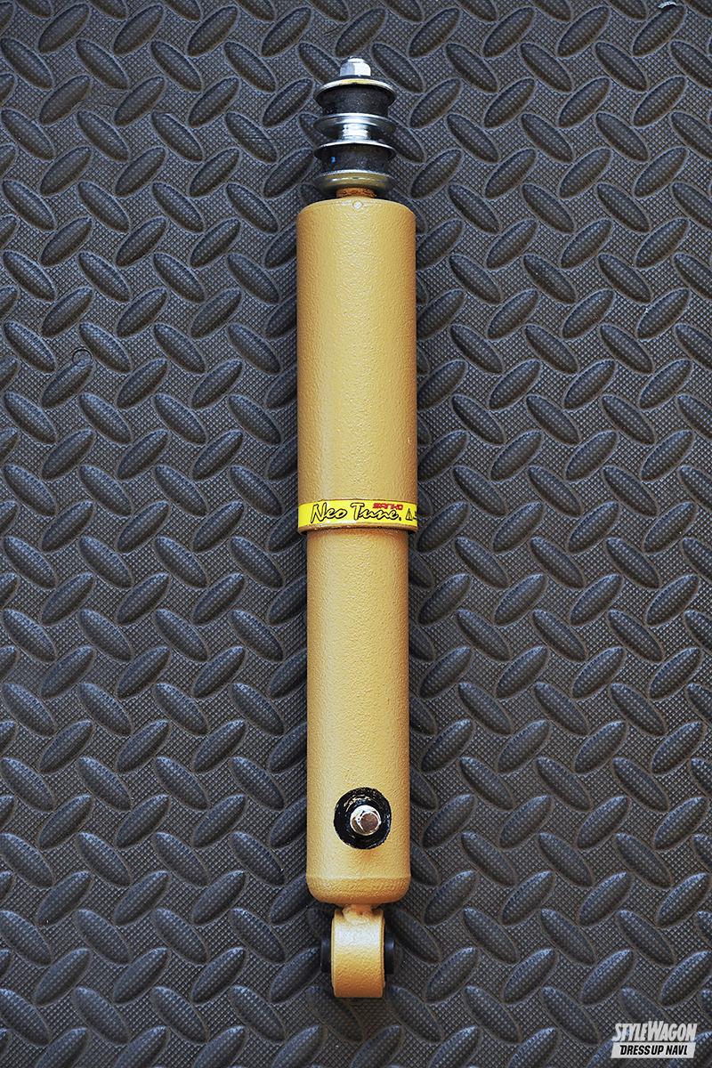 チラッと見えるオシャレが素敵！ 選べるカラーのハイエース専用