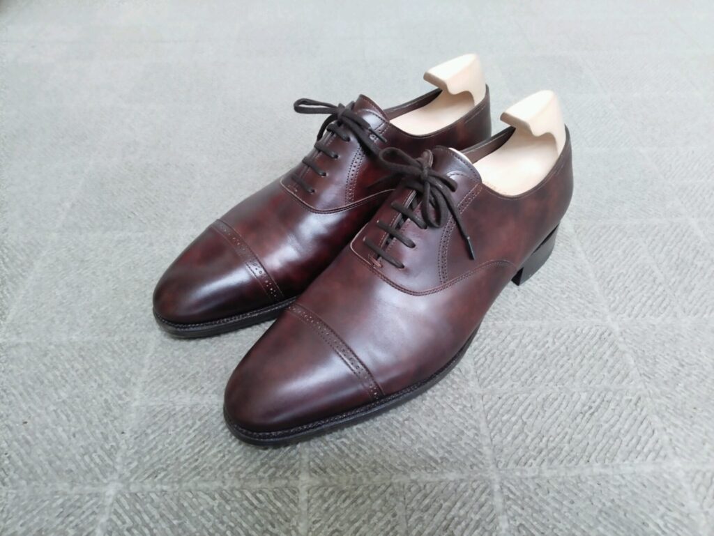 ジョンロブ・フィリップ2のミュージアムカーフ（ダークブラウン）の