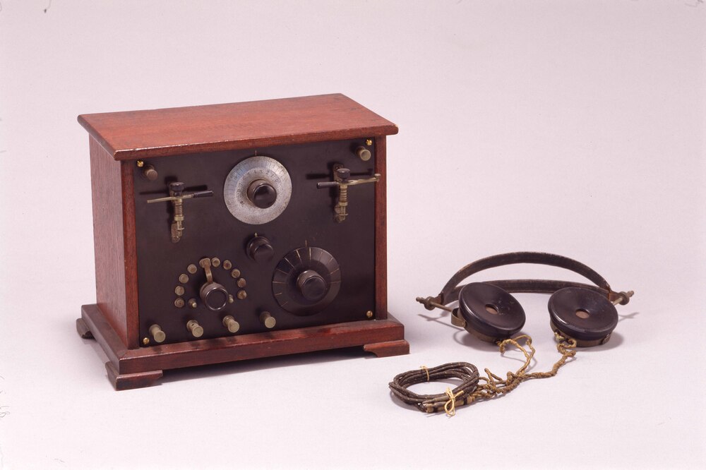 鉱石ラジオ | ToMuCo - Tokyo Museum Collection