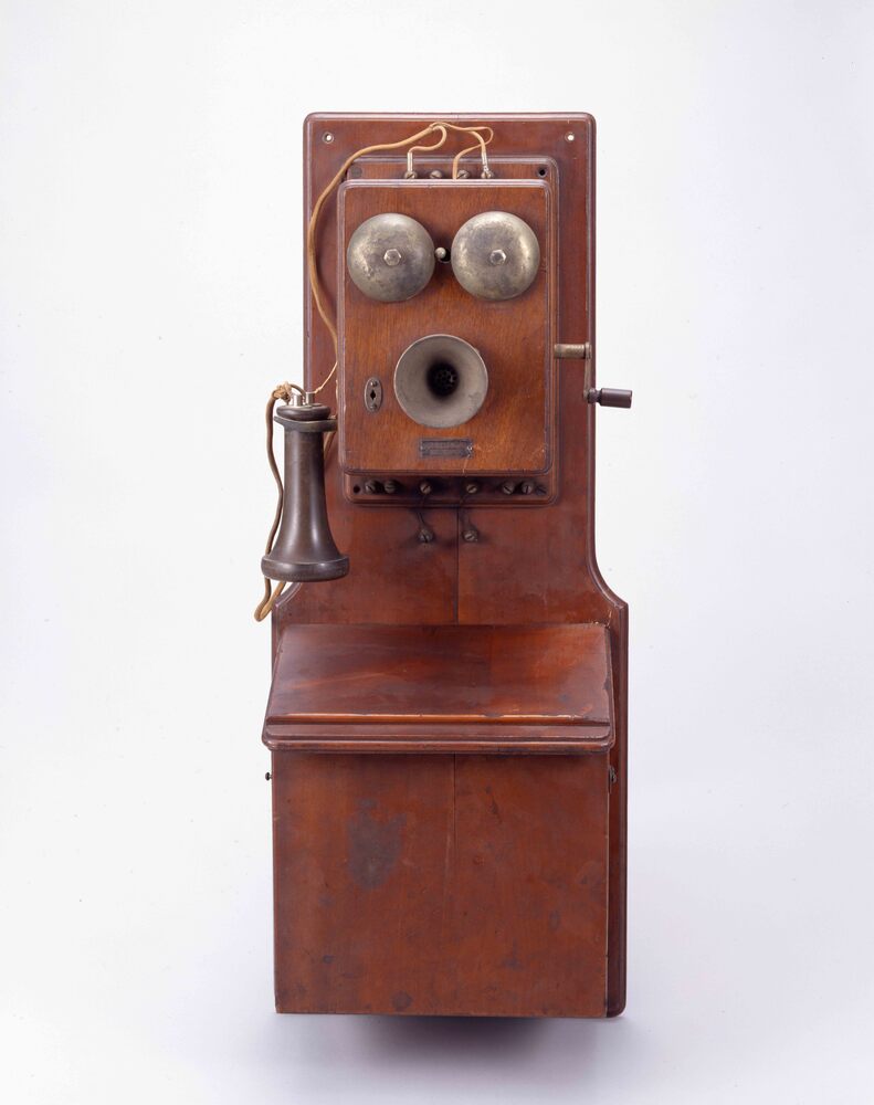 デルビル磁石式壁掛け電話機 | ToMuCo - Tokyo Museum Collection