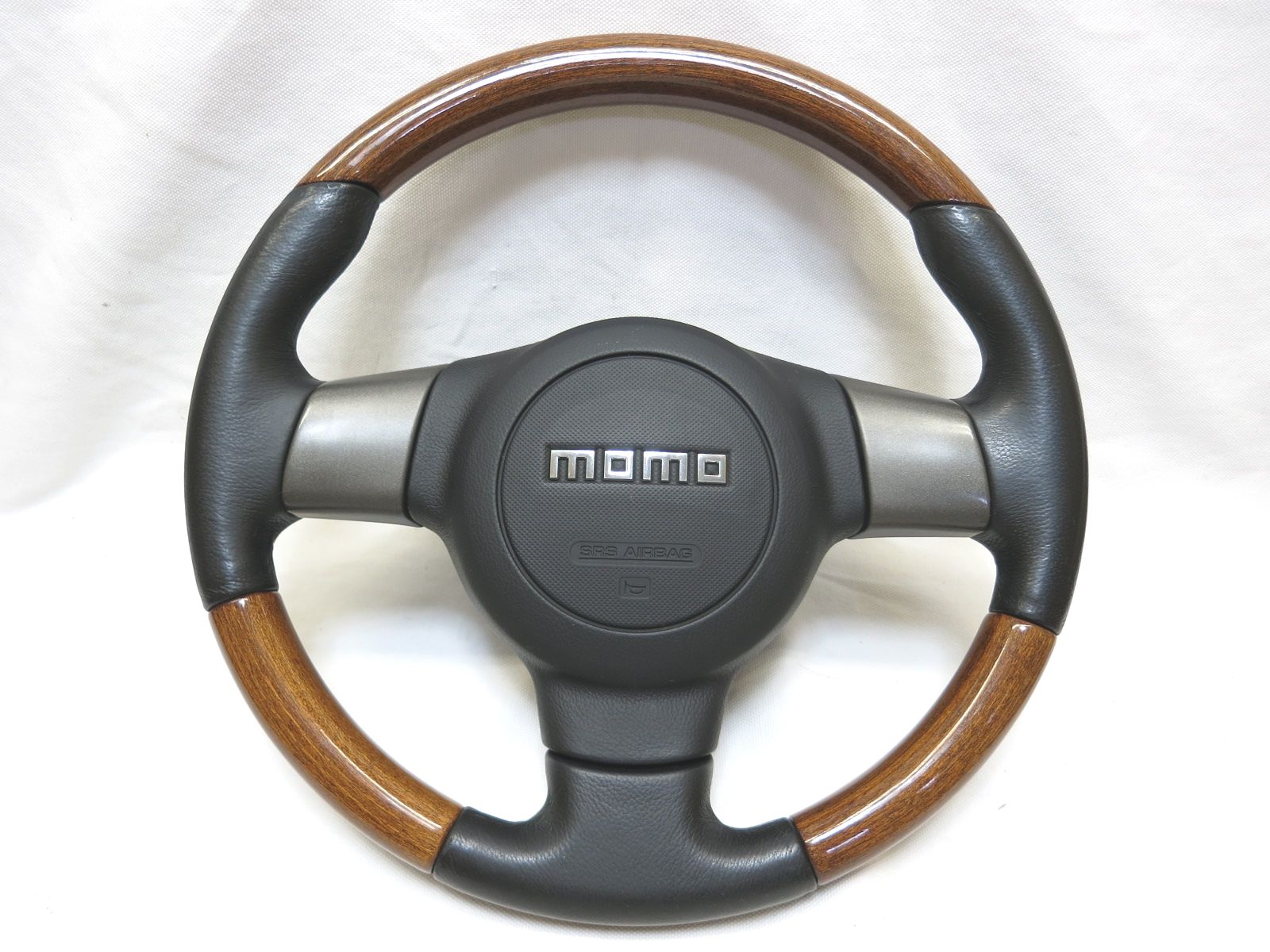 松下自動車（有限会社キシアンドサンズリミテッド） / モモ MOMO