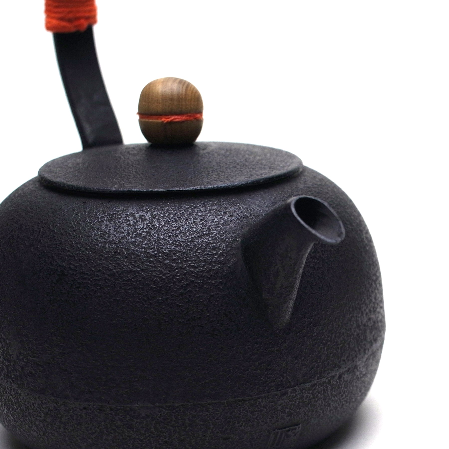 南部鉄瓶｜珈琲ドリップポットA 肌 1.0L – 有限会社薫山工房