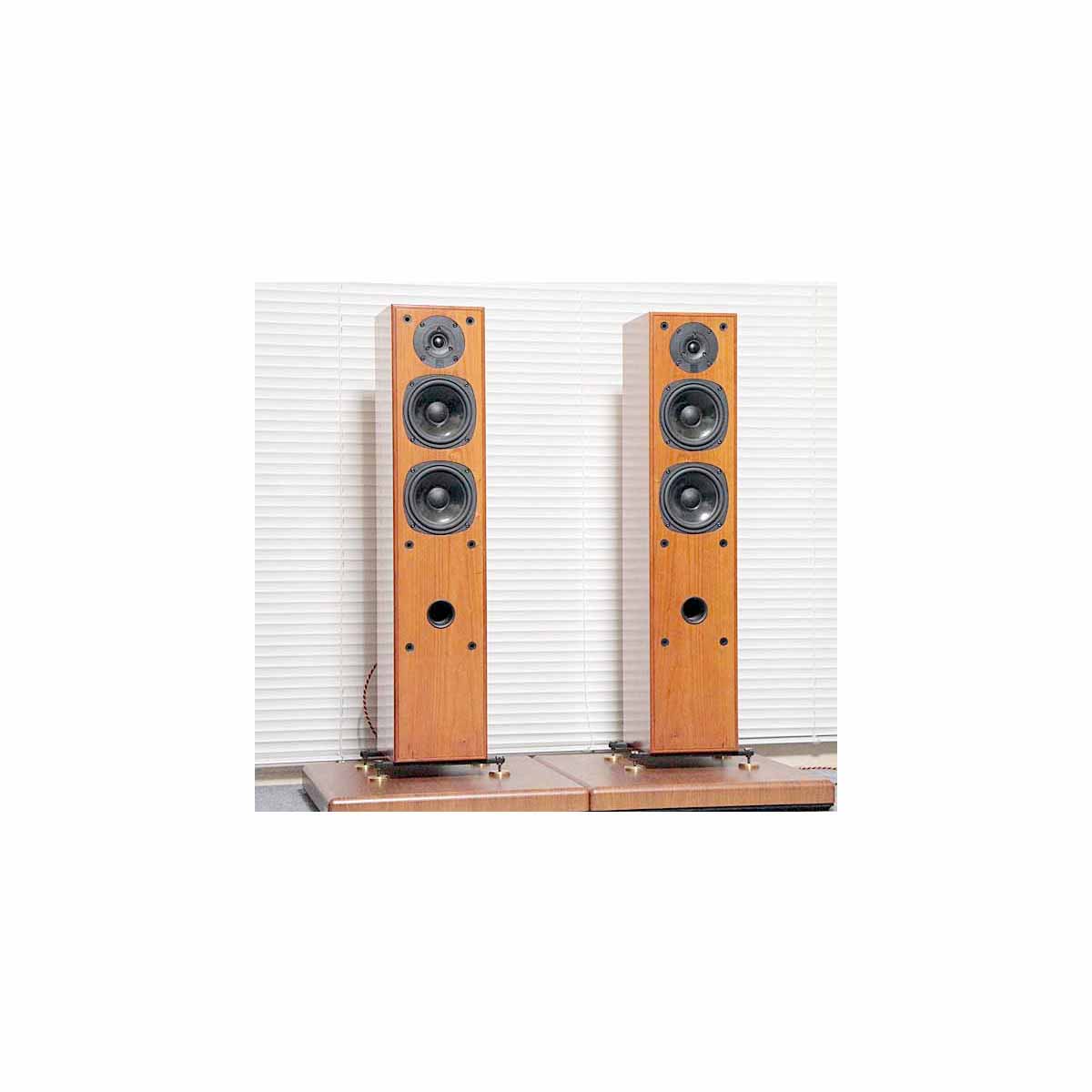 DALI ダリ Royal Tower ロイヤルタワー を聴く