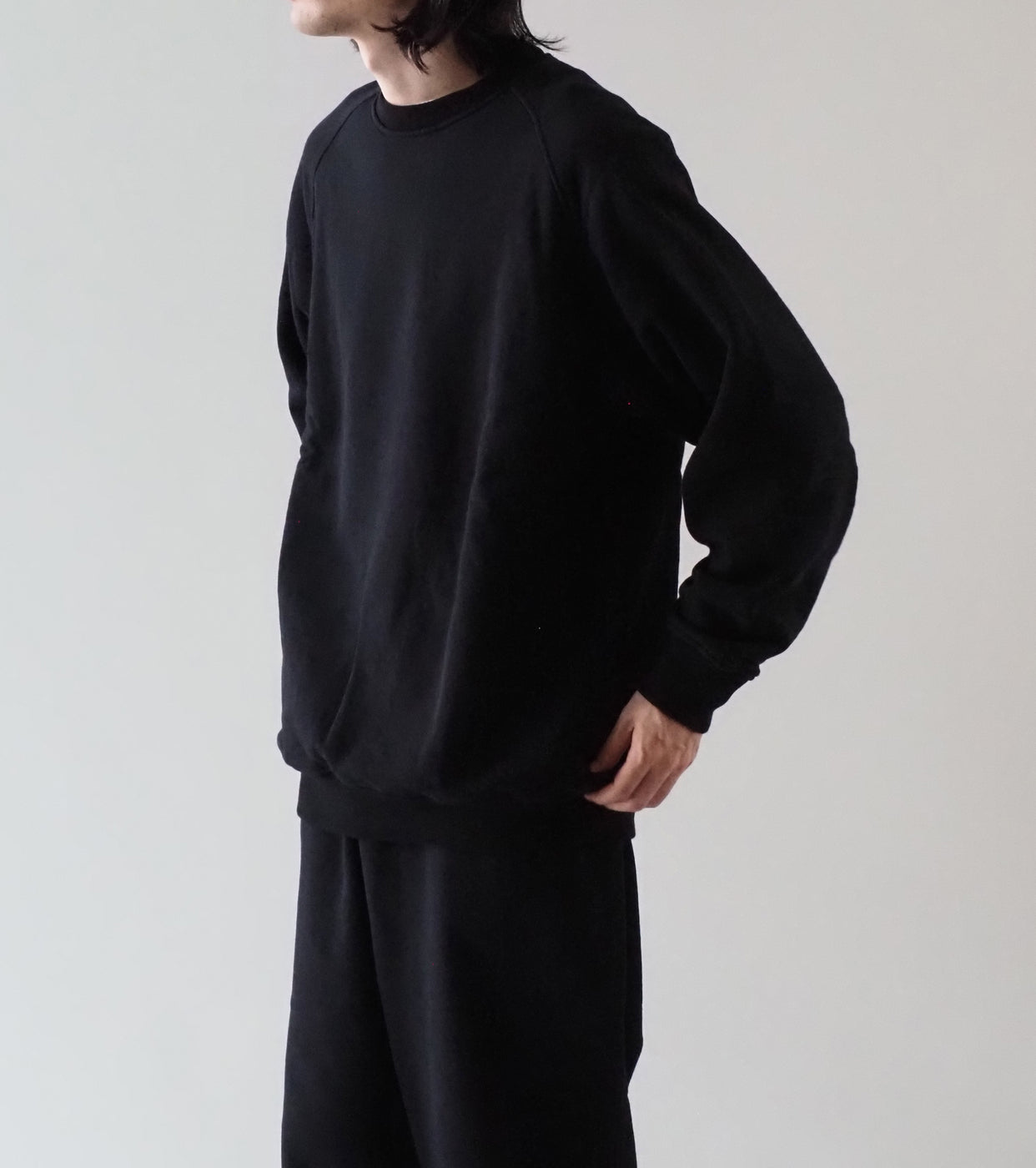 COMOLI コットン 裏毛 クルーネック, Black – Navyblue