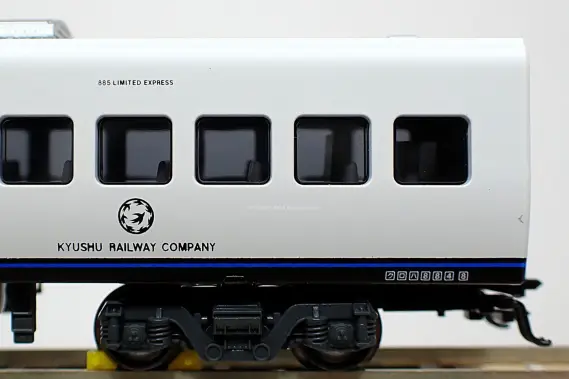 885系（2次車） 南福岡車両区所属 SM8編成が入線です。 KATO 10-1952