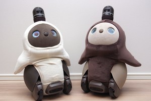 LOVOTがハローキティとコラボ！ なりきりウェアでキティちゃんに変身