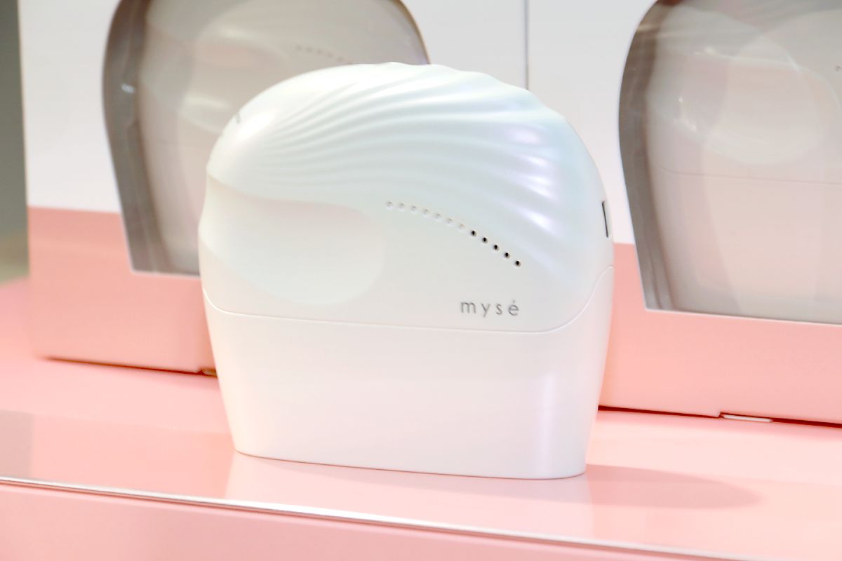 髪の悩み、外出先でも解決！ ヤーマンのヘアブラシ「シルキーシェル