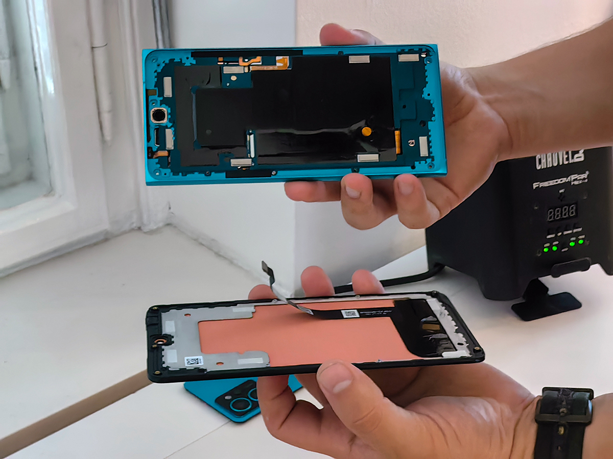 海外モバイルトピックス(419) 自分で修理できるスマホ「HMD Skyline