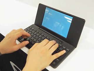 キングジムの名機「乾電池で動くデジタルメモ」ポメラがバッテリー式に