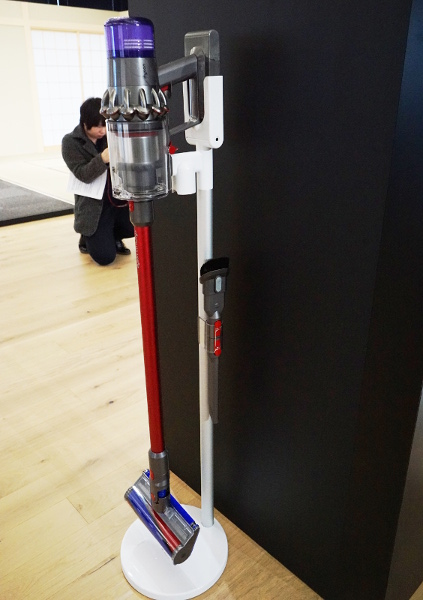 ダイソン新コードレス掃除機「V11」、ディスプレイ搭載でどう便利に