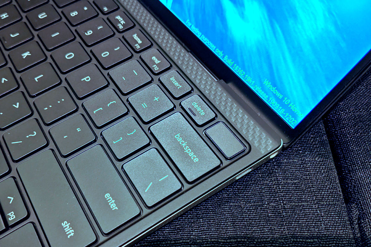 4辺ベゼルが極細すぎるNew XPS 13を写真で見る 国内版は「発売間近