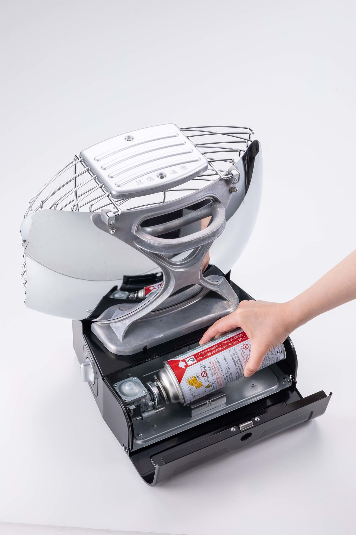 アラジン、1970年代の石油ストーブ「シルバークイーン」をカセット