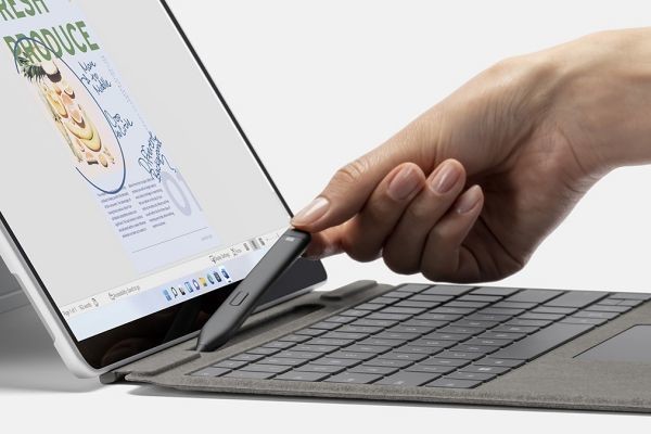 Surface Slim Pen 2」の触覚フィードバックに期待 - 阿久津良和の