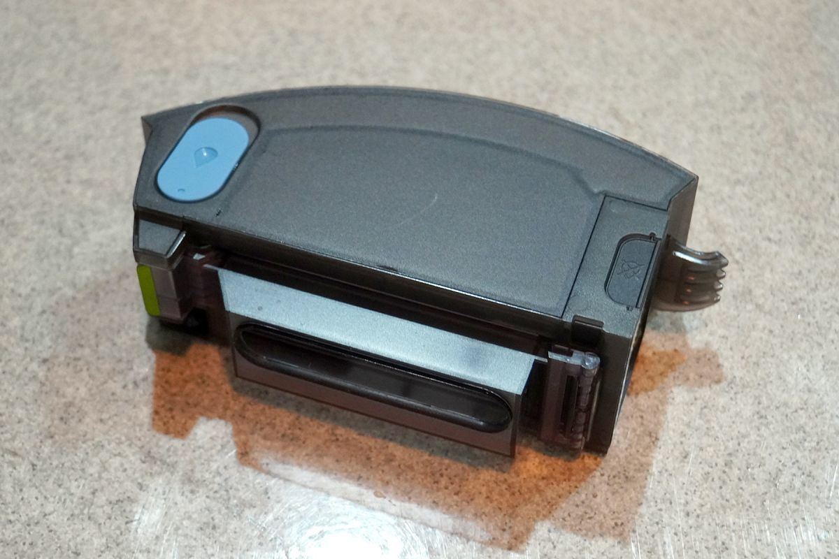 変形ロボ？ 水拭き機能を手に入れたロボット掃除機「ルンバ コンボ j7+