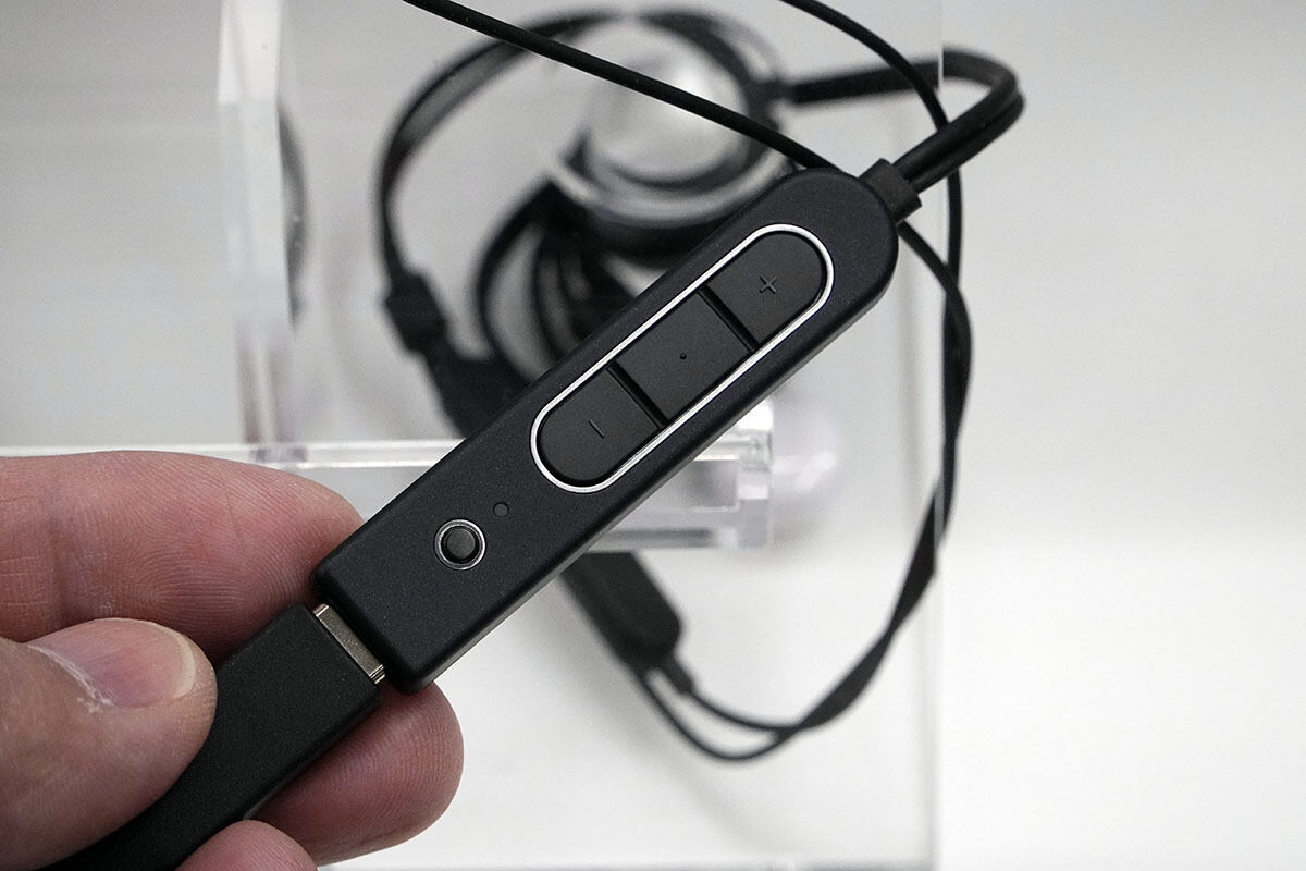 外でもクリアな通話音声を。NTTのUSB-C直結イヤホン「nwm Voice Buds