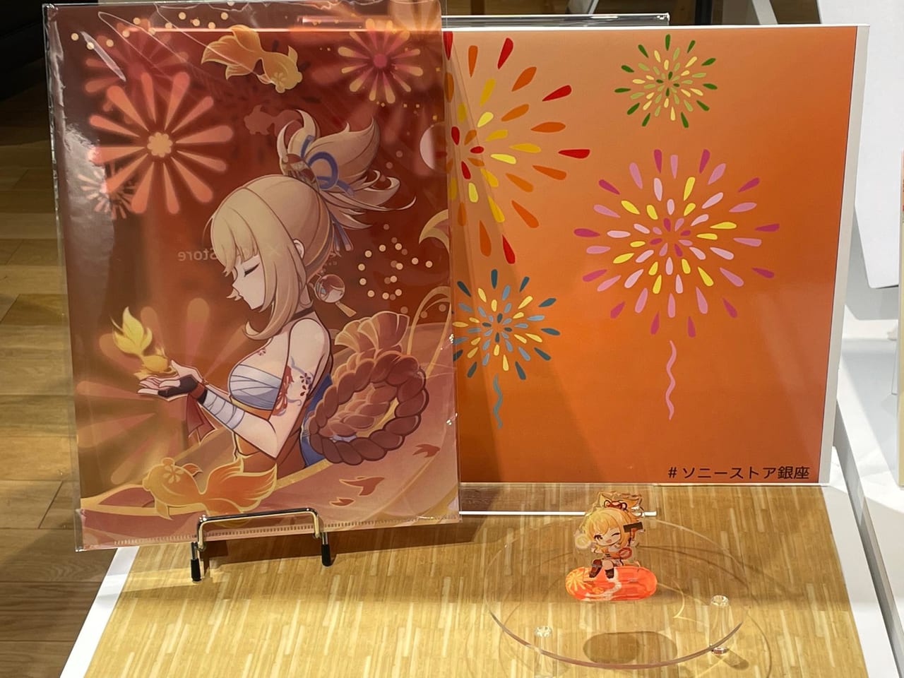 原神』コラボモデルのXperiaは「宵宮」と金魚がデザインされた雅な一台に