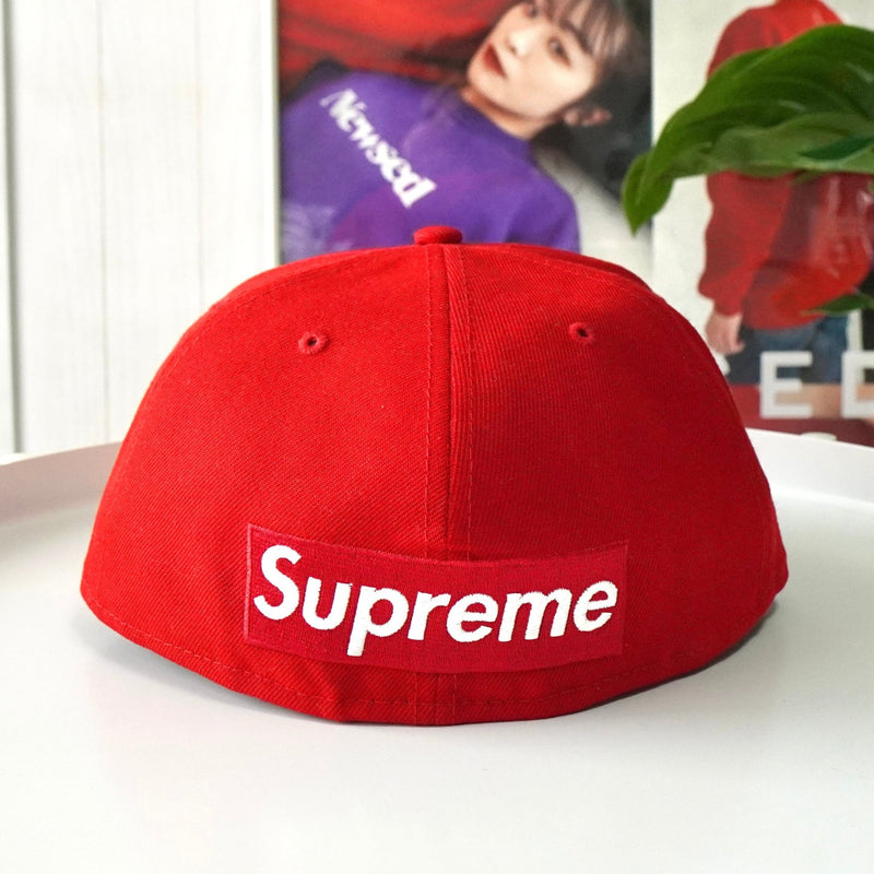 シュプリーム × ニューエラ 2021SS リバースボックスロゴ キャップ