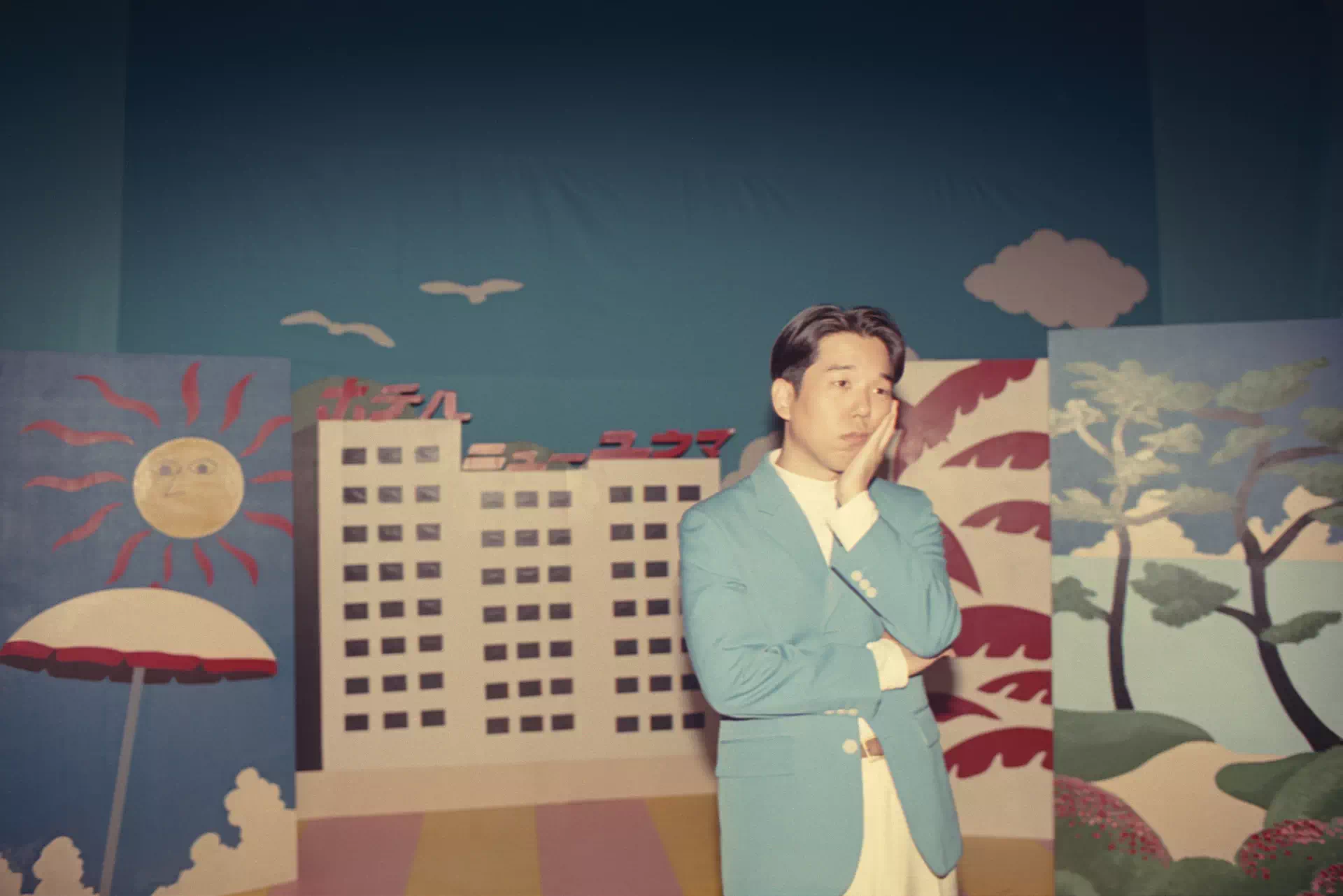 安部勇磨の新アルバム『Hotel New Yuma』は架空番組のテーマソング集