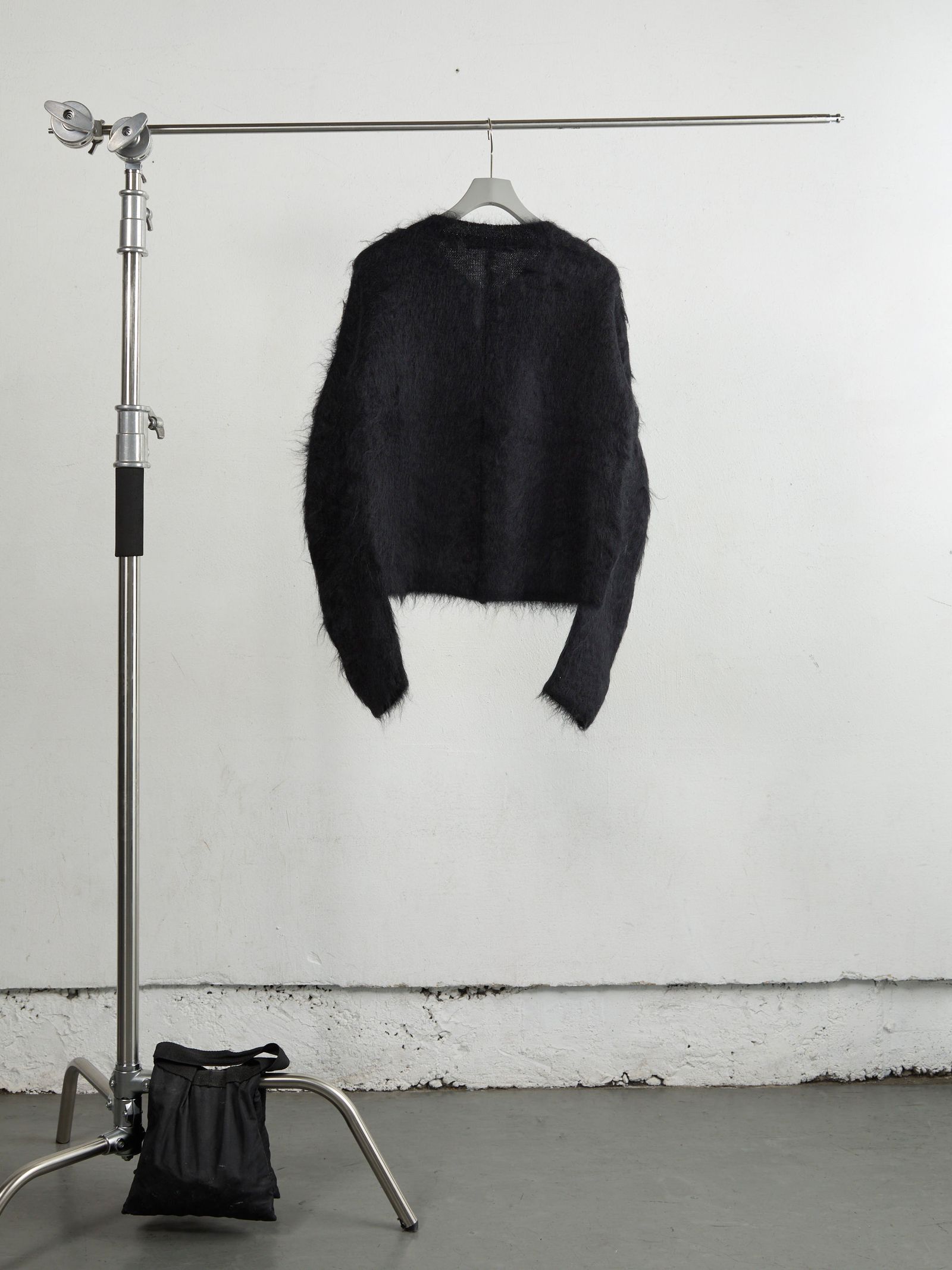 NVRFRGT - BRUSHED MOHAIR V-NECK SWEATER（BLACK） | niki