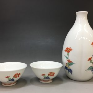 14代酒井田柿右衛門の酒器を買取しました｜骨董品に関するコラム【骨董