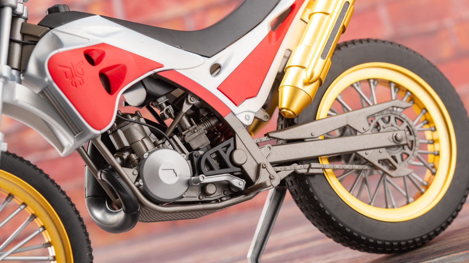 こいつは『バイクプラモ2.0』だ！／仮面ライダークウガ トライ