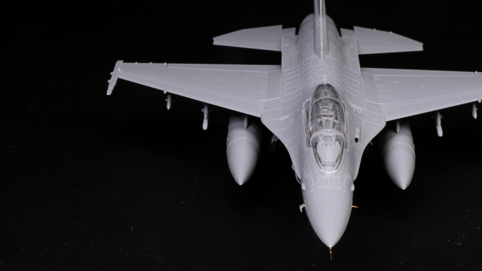 ファインモールドのスーパーキット「1/72 航空自衛隊 F-2B」で複座型