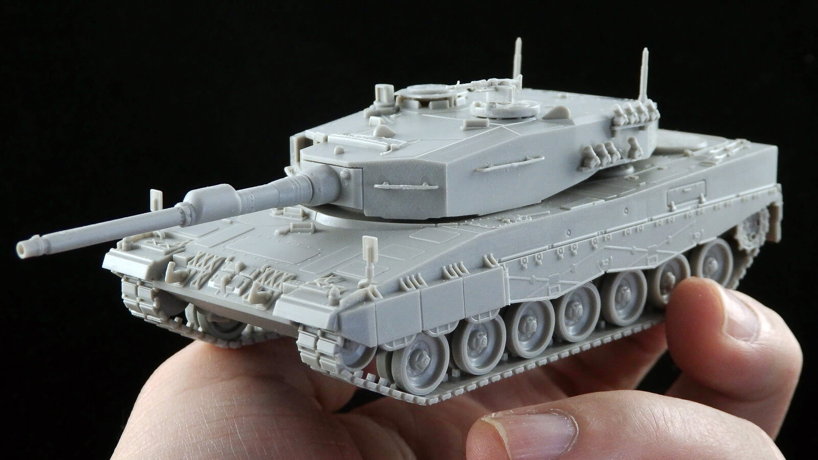 あなたの机上に爆速で配備できる「レオパルド2」はこちらです