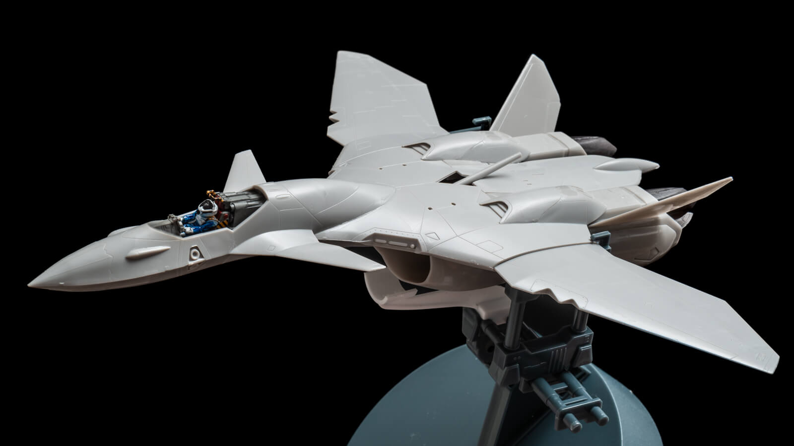 いぶし銀のVF-11をさらに盛り上げるブースター／ハセガワのマクロス