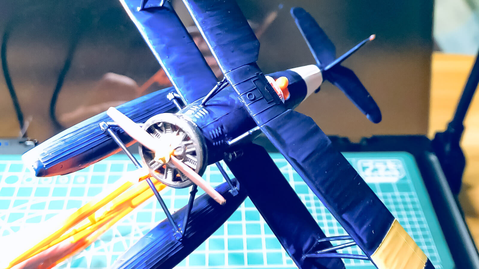 飛行機模型の疾走感はアイディアの連鎖とともに／マイクロエースの